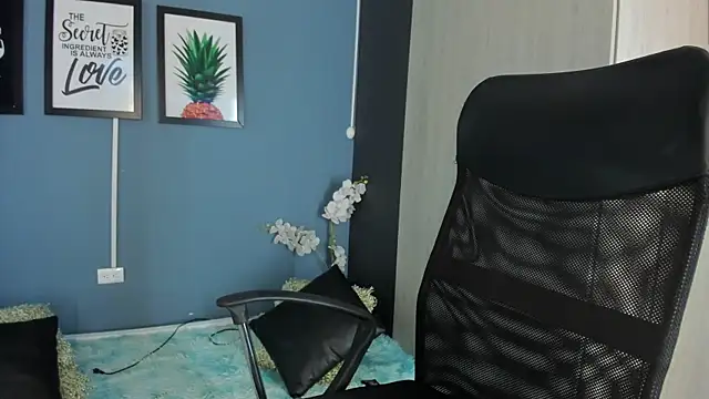 PaulinaDuarte online show from April 22, 12:24 pm