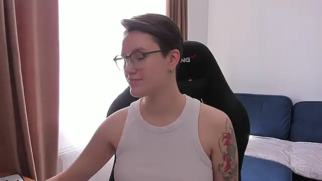 JessieFlower online show from May 12, 7:49 am