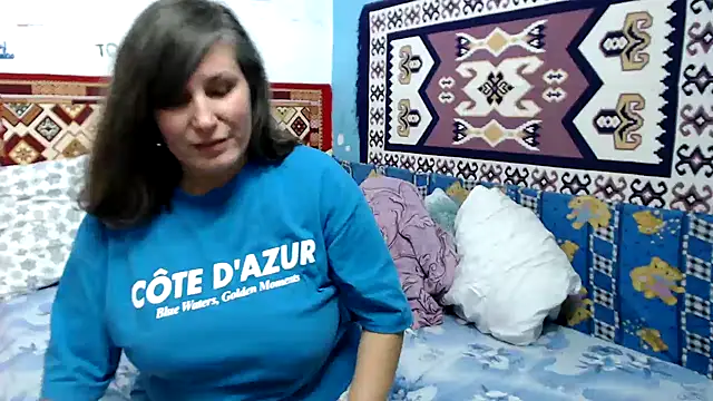 Snapshot of AdelineBlueEyes chatting on October 8, 11:47 am AdelineBlueEyes online show from October 8, 11:47 am