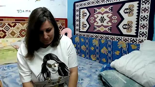 Snapshot of AdelineBlueEyes chatting on October 4, 11:38 am AdelineBlueEyes online show from October 4, 11:38 am