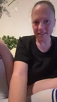 MoniqueLaFee online show from June 14, 2:35 am