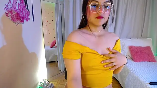 Snapshot of ashlei_ chatting on October 7, 1:43 am ashlei online show from October 7, 1:43 am