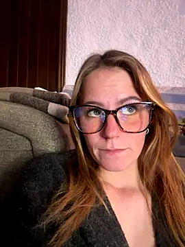 selenaluvv online show from December 14, 4:24 pm