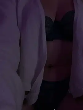 selenaluvv online show from February 12, 3:47 pm