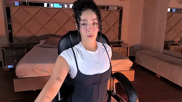 AlessaRomero online show from June 6, 8:15 pm