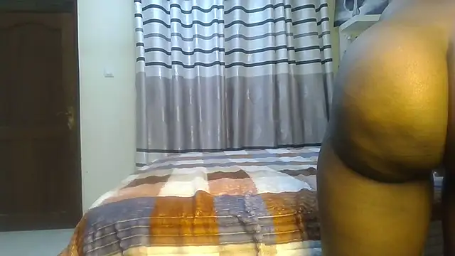 Snapshot of Fine_assie chatting on October 17, 10:57 pm Fine assie online show from October 17, 10:57 pm