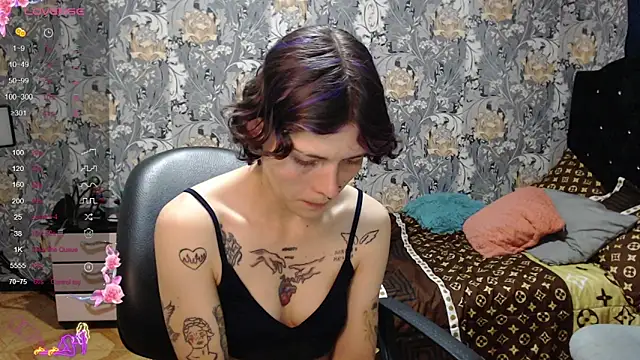 pretty cristal69 online show from April 23, 11:18 pm