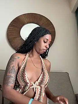 Your Paris online show from April 13, 12:50 pm