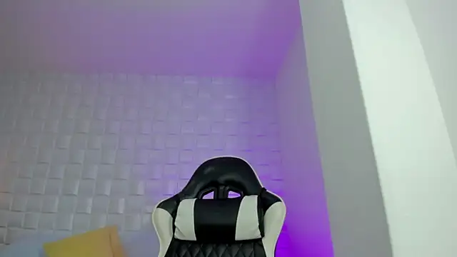 iris torrez  online show from April 20, 12:41 pm