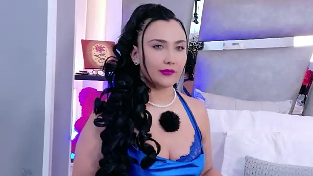 Evangeline Taylorr online show from April 11, 7:39 pm