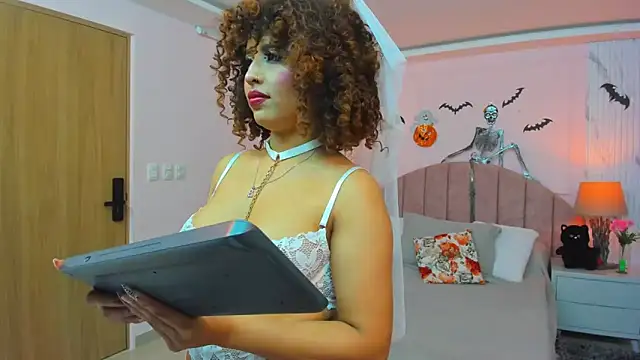 MadelaineJones online show from November 1, 8:57 pm