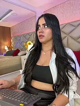 Brenda Garcia online show from November 11, 8:39 pm