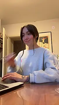 Snapshot of emiliasommer chatting on October 7, 5:06 pm emiliasommer online show from October 7, 5:06 pm