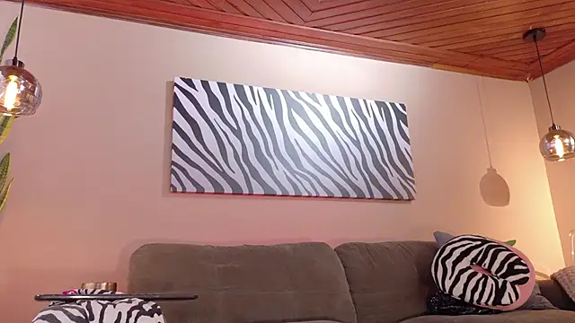 Hannah Borbon online show from September 28, 5:40 pm