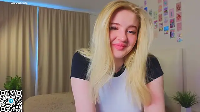 Snapshot of oliviabr0wn0 chatting on October 15, 2:14 am oliviabr0wn0 online show from October 15, 2:14 am