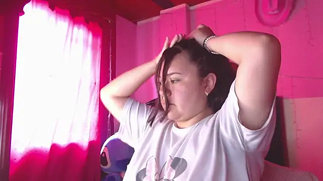 NikkiRous  online show from May 11, 2:45 pm