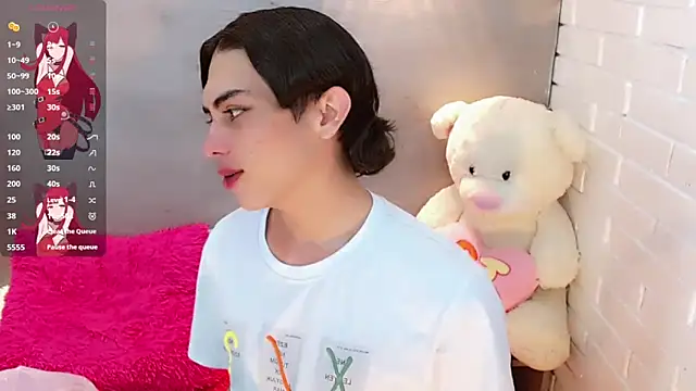 Daniela Pink  online show from September 28, 9:09 pm