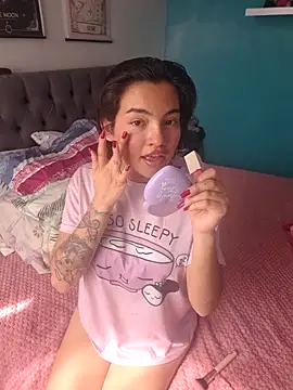 lauvelez   online show from February 4, 2:31 pm