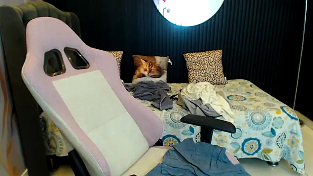 snowflake xxx online show from April 22, 5:48 am