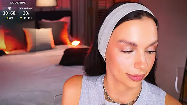 LunaNight online show from April 19, 8:44 pm