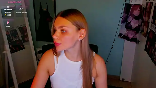 Snapshot of Molly_sweetie chatting on September 10, 6:24 am Molly sweetie online show from September 10, 6:24 am