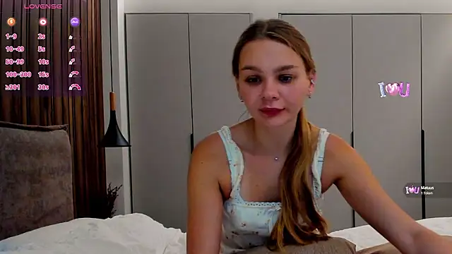 Snapshot of Molly_sweetie chatting on September 29, 6:18 am Molly sweetie online show from September 29, 6:18 am