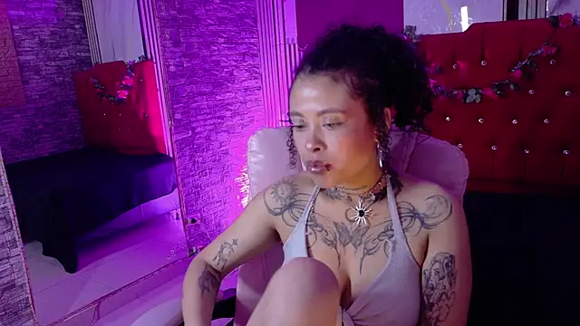 miahernadez303av online show from May 25, 3:49 am
