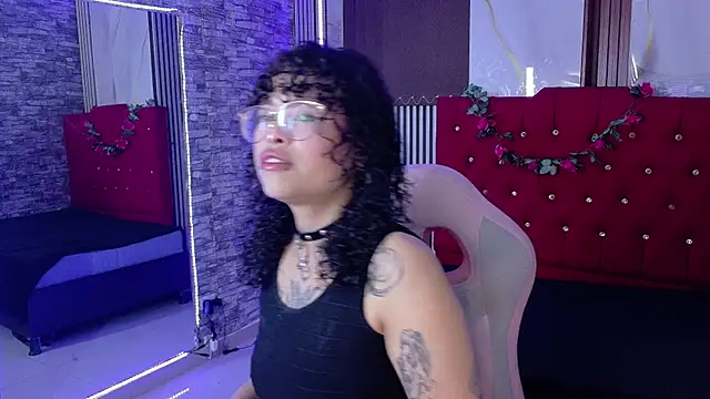 miahernadez303av online show from April 25, 11:57 pm