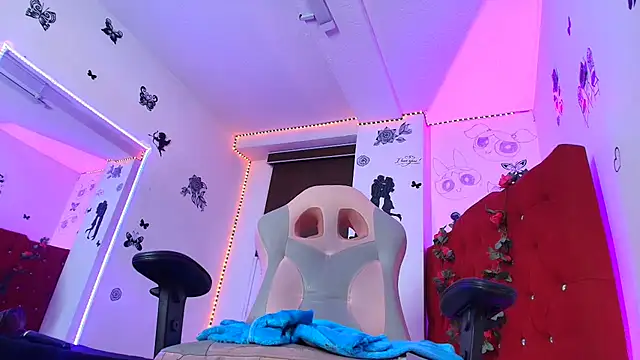 miahernadez303av online show from September 20, 4:22 am