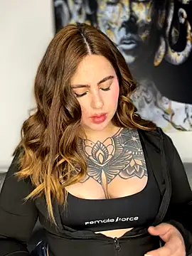 Snapshot of ValerieHilton chatting on October 1, 10:48 pm ValerieHilton online show from October 1, 10:48 pm