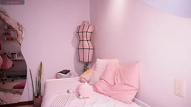 chloebritto online show from July 4, 5:42 pm