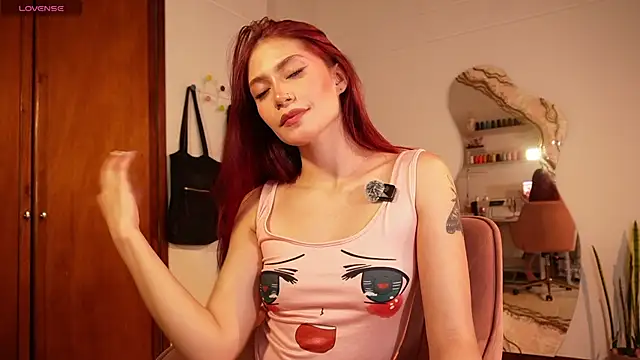 chloebritto online show from July 10, 9:15 pm