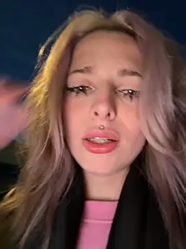 LoraaDoll online show from December 5, 1:56 pm