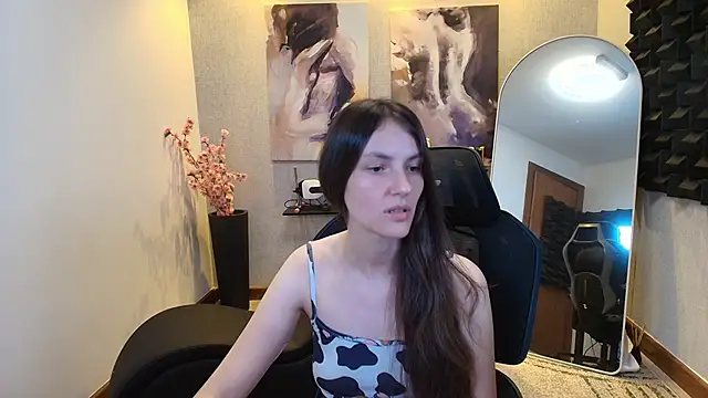 Snapshot of upssnowy chatting on September 22, 11:47 pm upssnowy online show from September 22, 11:47 pm