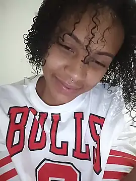 Julia Pretinha online show from May 9, 1:40 am