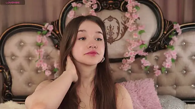 AmiLewis online show from April 28, 1:03 am