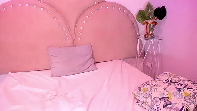 Miia Thompsonn online show from March 12, 3:31 am