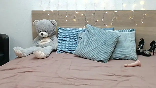 SophieyMoon online show from January 12, 9:03 am