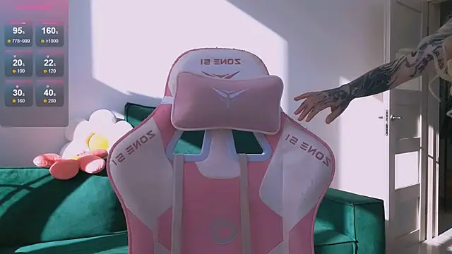 Britney Lynch online show from April 24, 2:09 pm