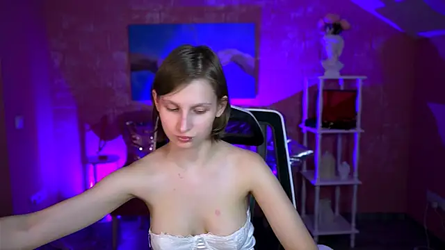 EllaHorton online show from June 15, 5:24 pm