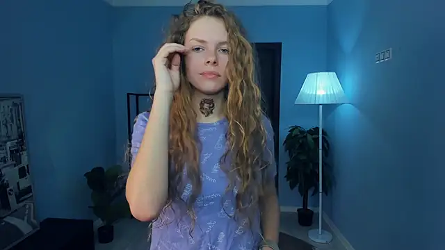 RayaNenlia online show from January 18, 5:04 am