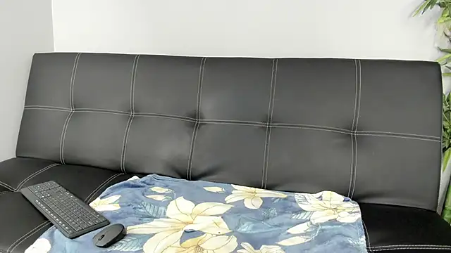 bulma bambina  online show from January 8, 8:02 pm