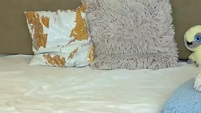 LuisaSin online show from February 19, 8:25 am