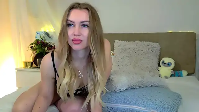 LuisaSin online show from April 14, 1:11 pm