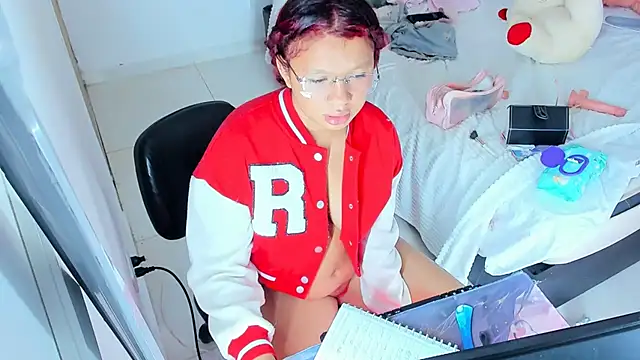 Emily Coper18 online show from September 26, 1:53 pm