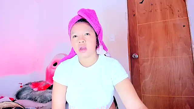 Emily Coper18 online show from April 25, 2:03 pm