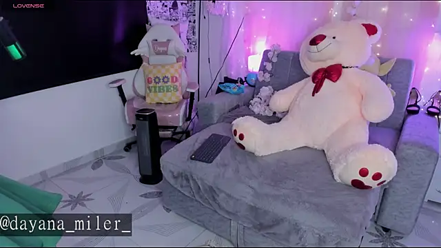  dayana miler online show from April 28, 2:54 pm