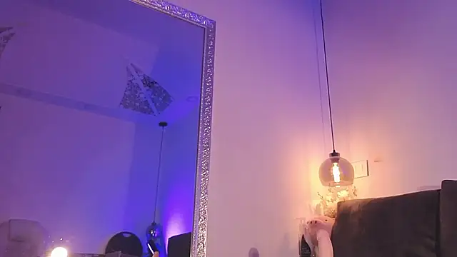 Isabella francoo online show from March 2, 11:39 am