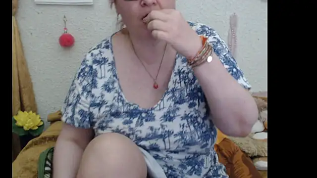 Snapshot of PlayfullMature chatting on October 10, 8:14 pm PlayfullMature online show from October 10, 8:14 pm