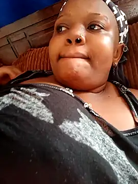 queennapal online show from March 18, 5:12 am